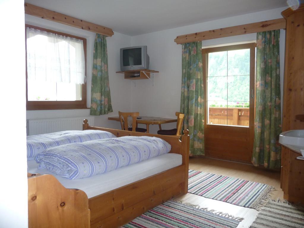 Familie Neunhaeuserer Neustift im Stubaital Rum bild